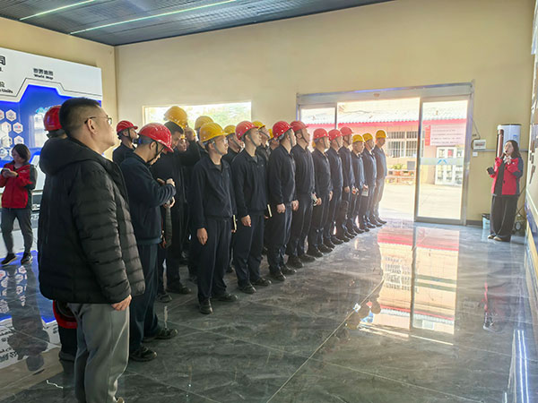 熱烈歡迎某部建筑施工單位一行到公司開展鋼模臺車技術交流